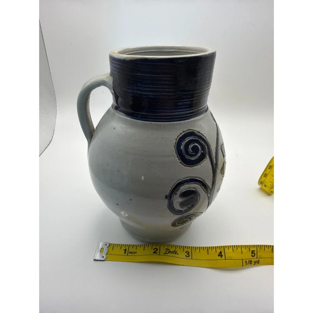 Williamsburg Pottery bulbous showcases